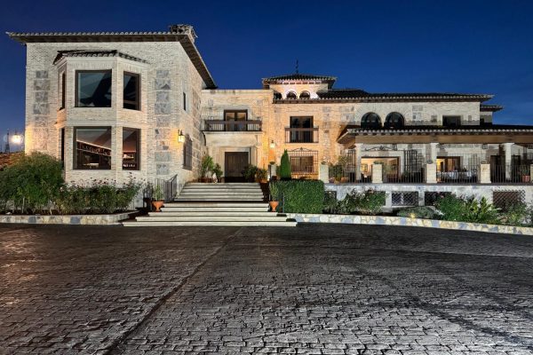 Exterior-fachada-noche