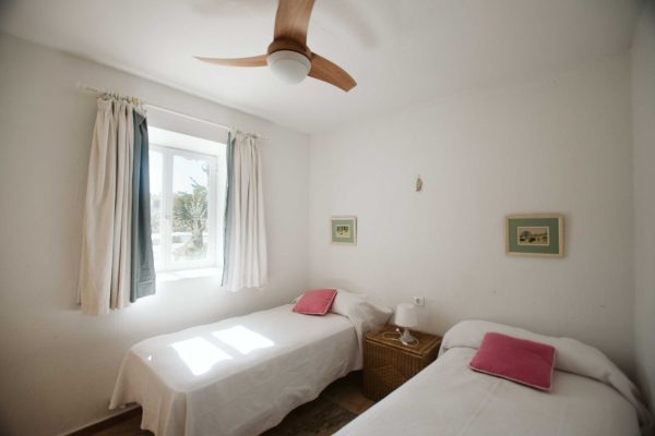 casa-andaluza-salon-chimenea-porche-vegetal-05