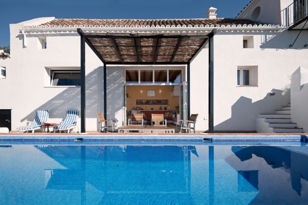 casa-andaluza-salon-piscina-torre-01