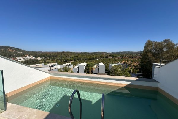 casa-contemporanea-terrazas-piscina-azotea-01