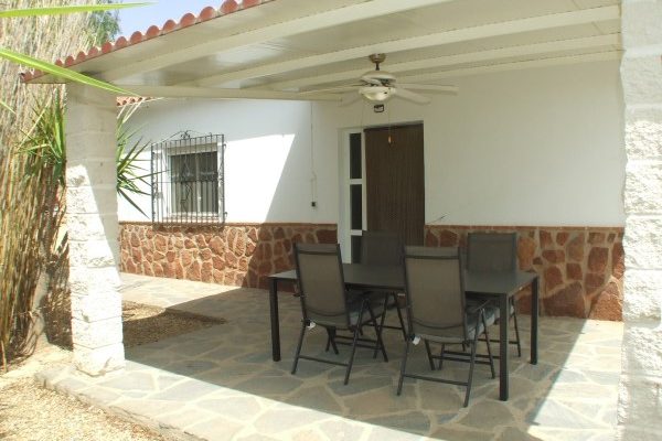 casa-mediterranea-olivos-porche-cocina-abierta-01