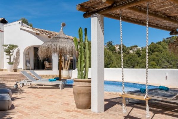 chalet-arcos-piscina-columpio-01