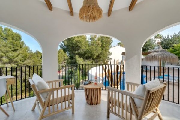 chalet-arcos-piscina-columpio-04