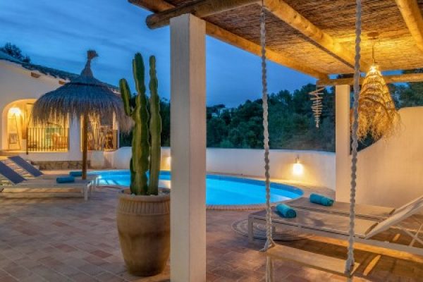 chalet-arcos-piscina-columpio-10