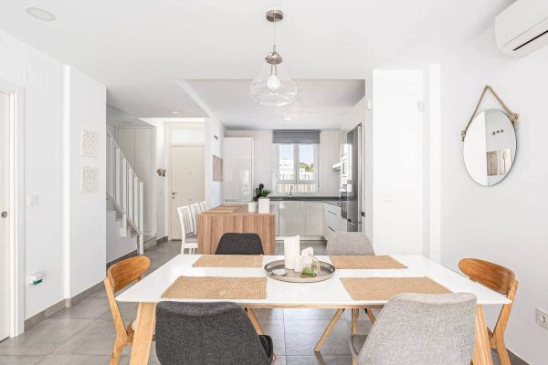chalet-contemporaneo-cocina-escalera-jardin-terraza-04