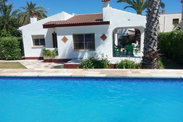chalet-mediterraneo-arcos-jardin-piscina-01