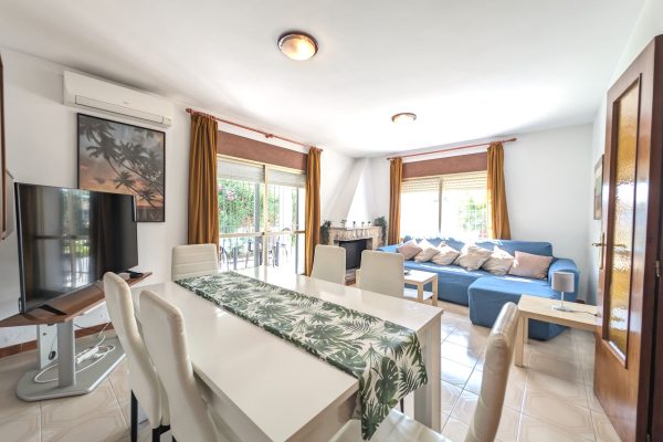 chalet-mediterraneo-arcos-jardin-piscina-02