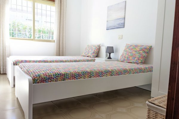 chalet-mediterraneo-arcos-jardin-piscina-04