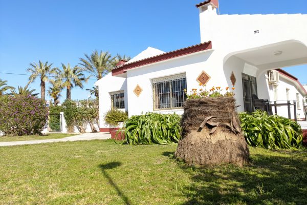 chalet-mediterraneo-arcos-jardin-piscina-11