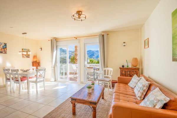 chalet-mediterraneo-terraza-palmeras-vistas-mar-02