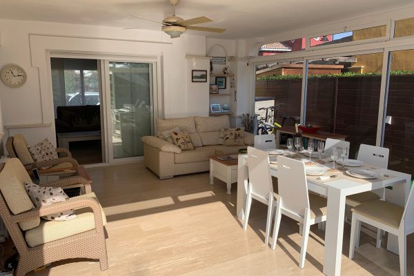 chalet-piscina-porche-acristalado-azotea-04