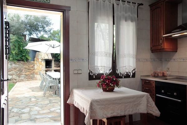 imgi_66_sm-cocina-con-jardin-casa-en-la-sierra-madrid