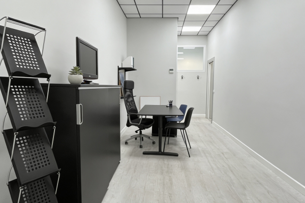 magnific_transform-this-office-ima_2997738796