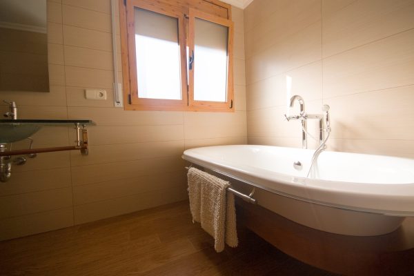 The ensuite to the new bedroom downstairs. There is also a double sized walk in, large head shower.