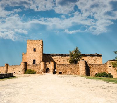 syt-castillo-medieval-amurallado-01