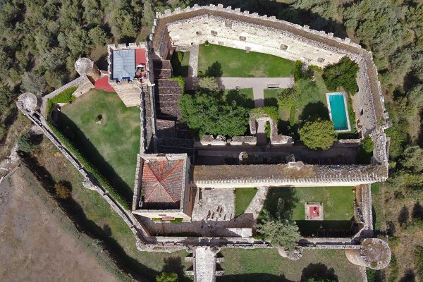 syt-castillo-medieval-amurallado-02