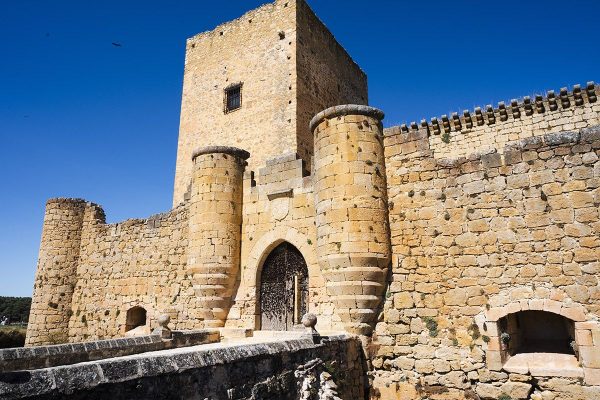 syt-castillo-medieval-amurallado-04