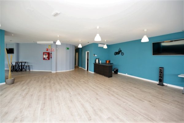 syt-espacio-versatil-azul-tres-salas-office-02
