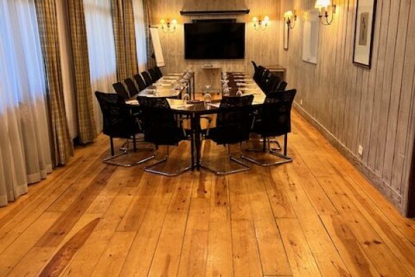 syt-mad60-robles-salon-chimenea-20261017-01
