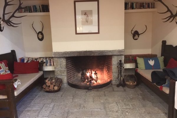 syt-mad60-robles-salon-chimenea-20261017-04