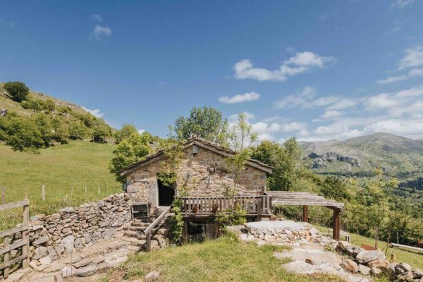 syt-mountainski60-encantoancosa-20261022-01