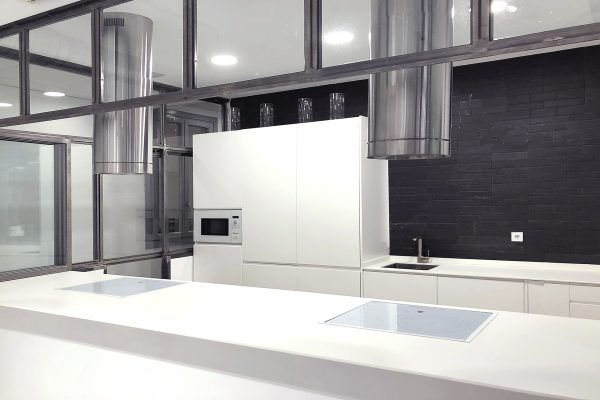syt-nave-diafana-ventanales-cocina-acristalada-07