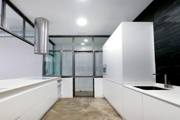 syt-nave-diafana-ventanales-cocina-acristalada-08