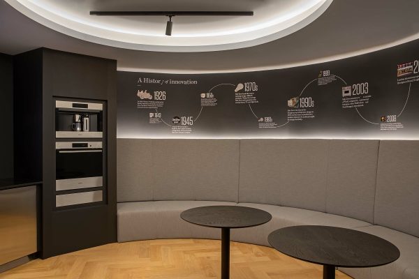 syt-showroom-cocinas-contemporaneas-sala-circular-bodega-06
