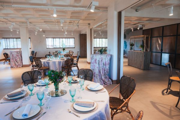 syt-showroom-diafano-madera-columnas-terraza-06