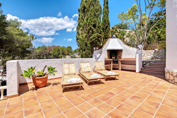 villa-galeria-vigas-arcos-piscina-12