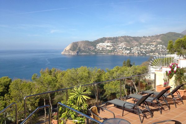 villa-mediterranea-terrazas-mar-piscina-jacuzzi-01