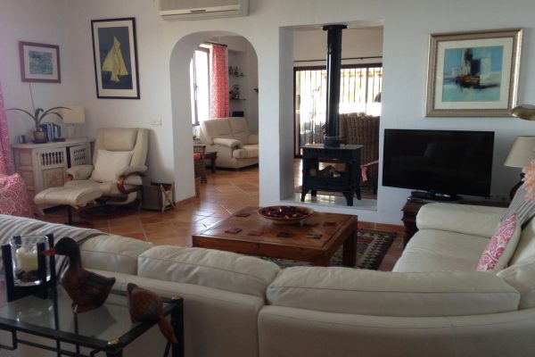 villa-mediterranea-terrazas-mar-piscina-jacuzzi-02