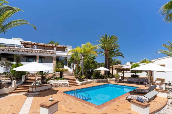 villa-palmeras-piscina-porche-azotea-01