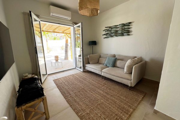 villa-piscina-palmeras-cocina-vistas-04