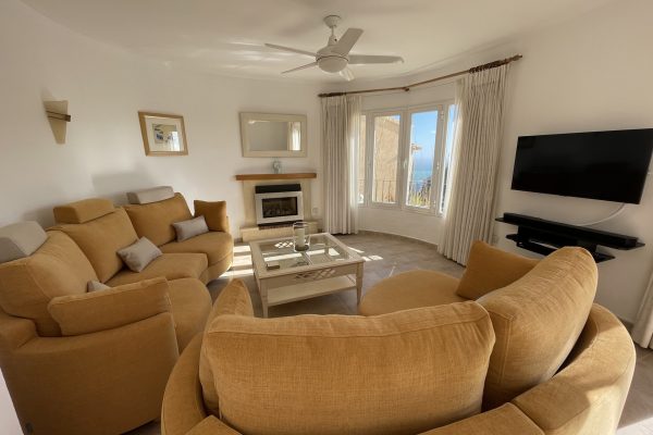 villa-piscina-terraza-porticada-vistas-mar-03